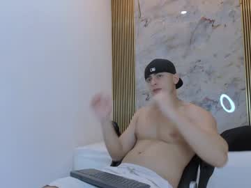 andrewlamar77 from chaturbate taken in 2024-12-17