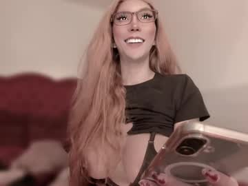 queenmaniacts from chaturbate taken in 2025-03-08