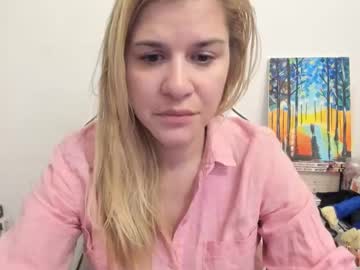 artsyandcraftsy_ from chaturbate taken in 2025-04-24