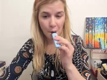 artsyandcraftsy_ from chaturbate taken in 2025-04-25