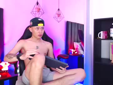 dereck_sm1th from chaturbate taken in 2025-04-28