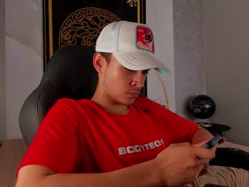 desmond_clark from chaturbate taken in 2025-04-20